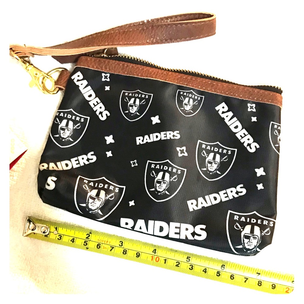 New Raiders Printed Wristlet 🏈